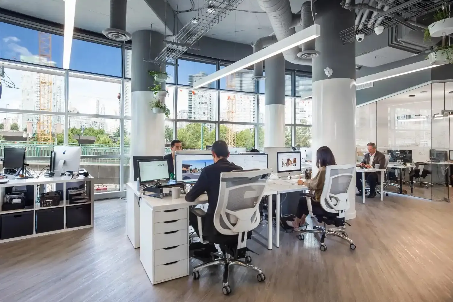 Ergonomic sit-stand desks — reducing strain through adjustable design