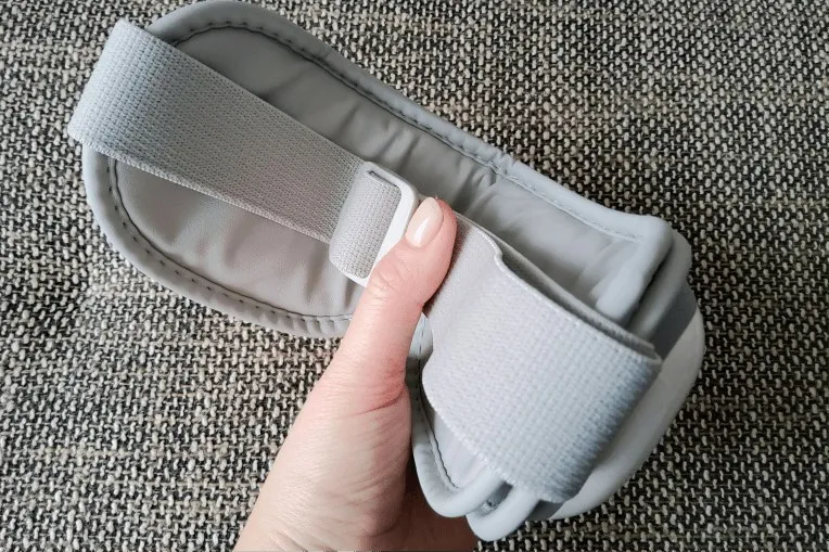 Eye massager with heat and vibration modes