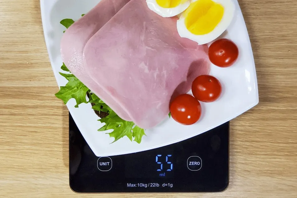 Smart tape measure for body measurements with smartphone