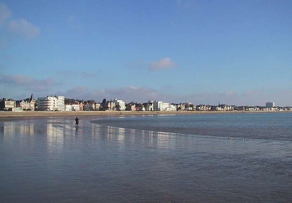 Grande Conche, Royan — a crescent of calm on the Atlantic