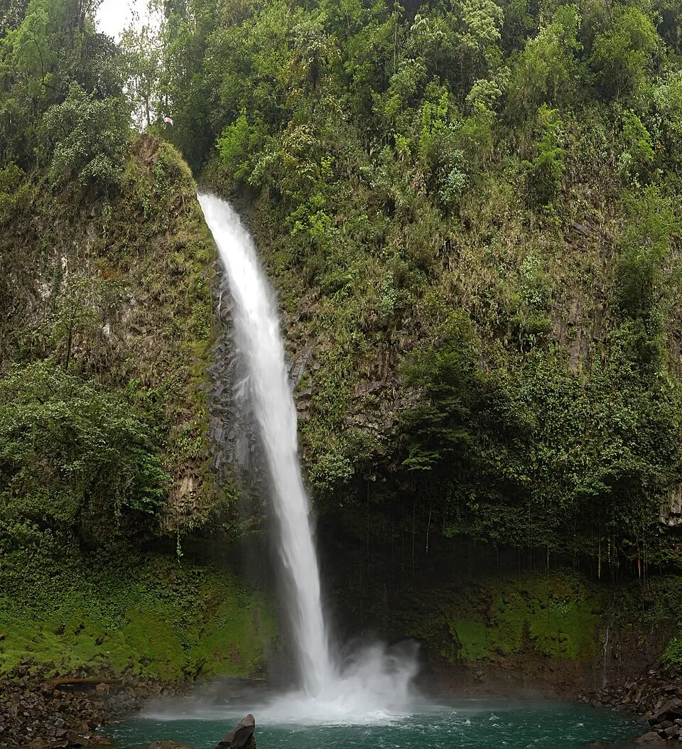 La Fortuna Waterfall - 70 metres of jungle thunder into an emerald pool