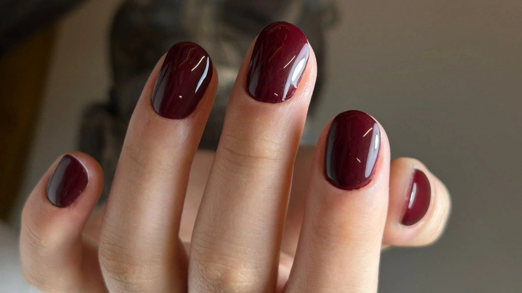 Bordeaux manicure