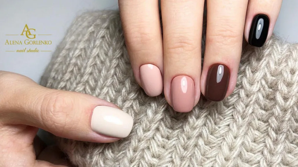 Color French manicure