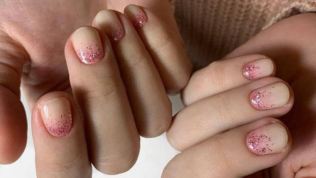 Milk nude manicure